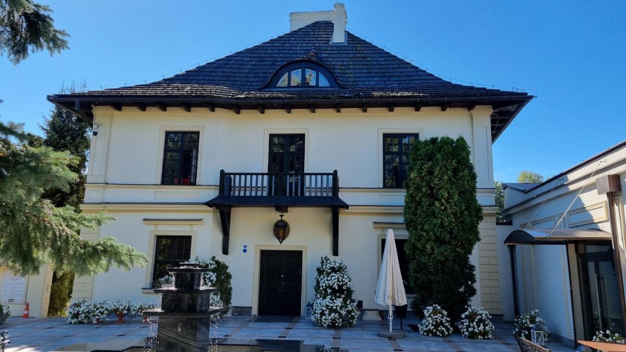 Dwor Anna Bed and Breakfast Ciecierzyn Exteriör bild