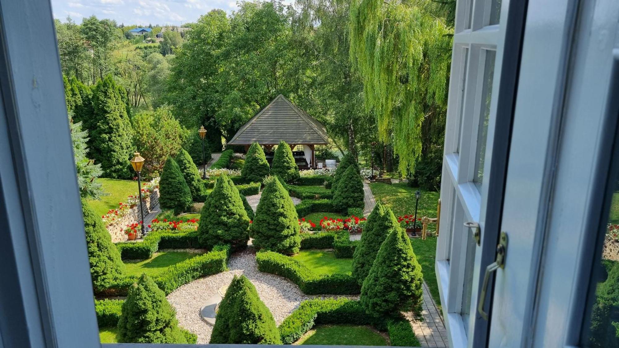 Dwor Anna Bed and Breakfast Ciecierzyn Exteriör bild