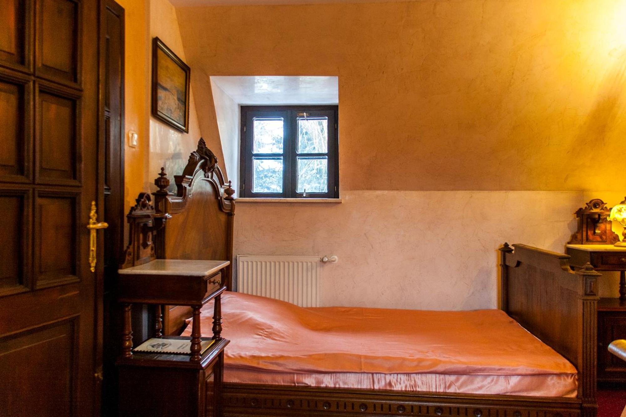 Dwor Anna Bed and Breakfast Ciecierzyn Rum bild