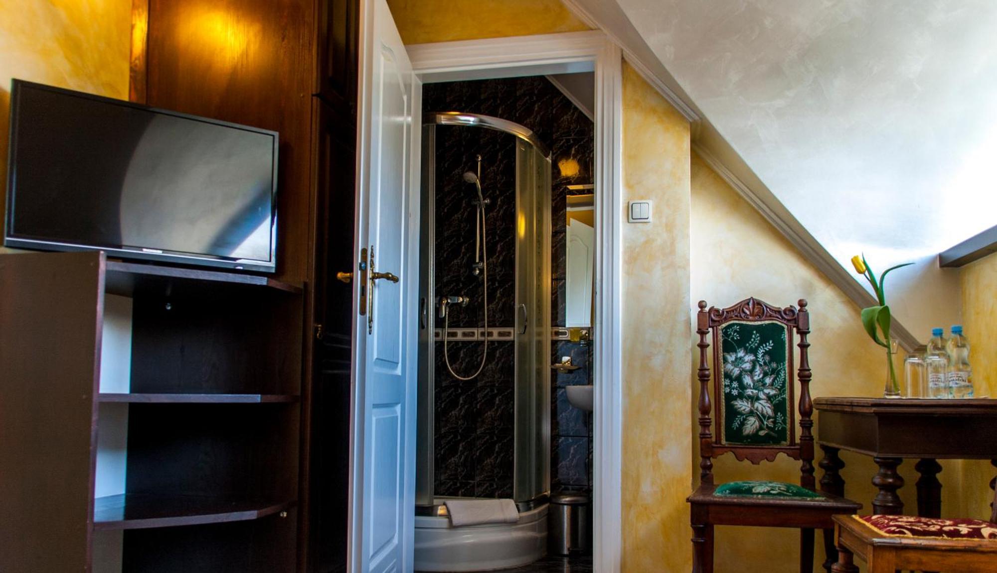 Dwor Anna Bed and Breakfast Ciecierzyn Rum bild