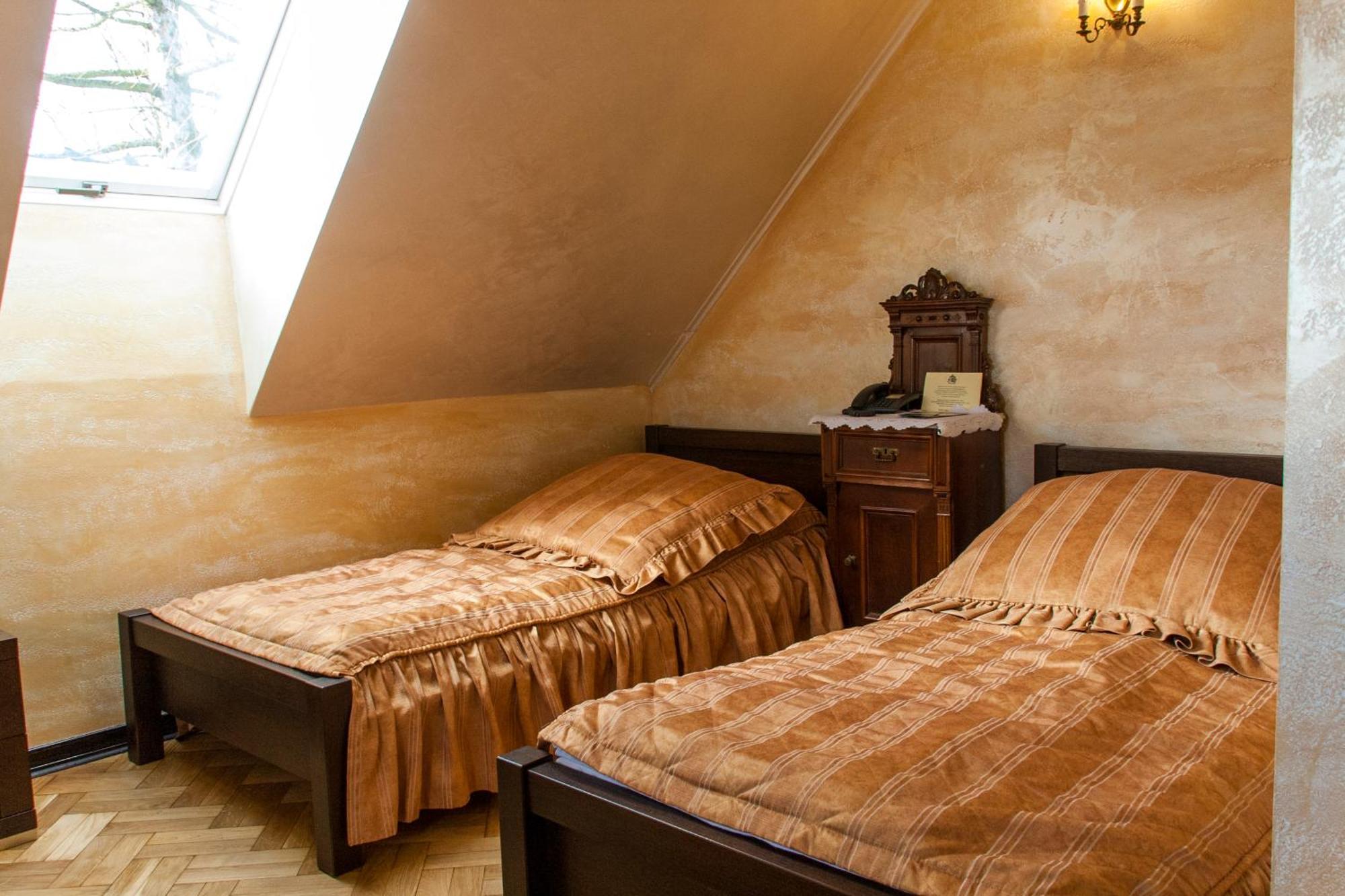 Dwor Anna Bed and Breakfast Ciecierzyn Rum bild