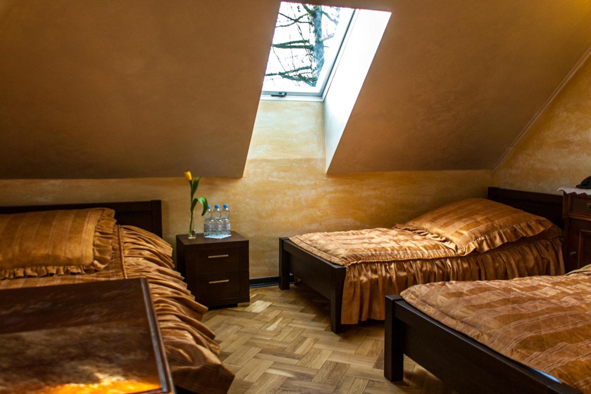 Dwor Anna Bed and Breakfast Ciecierzyn Rum bild