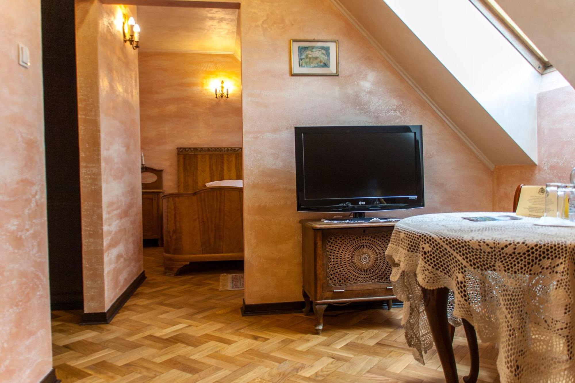 Dwor Anna Bed and Breakfast Ciecierzyn Rum bild