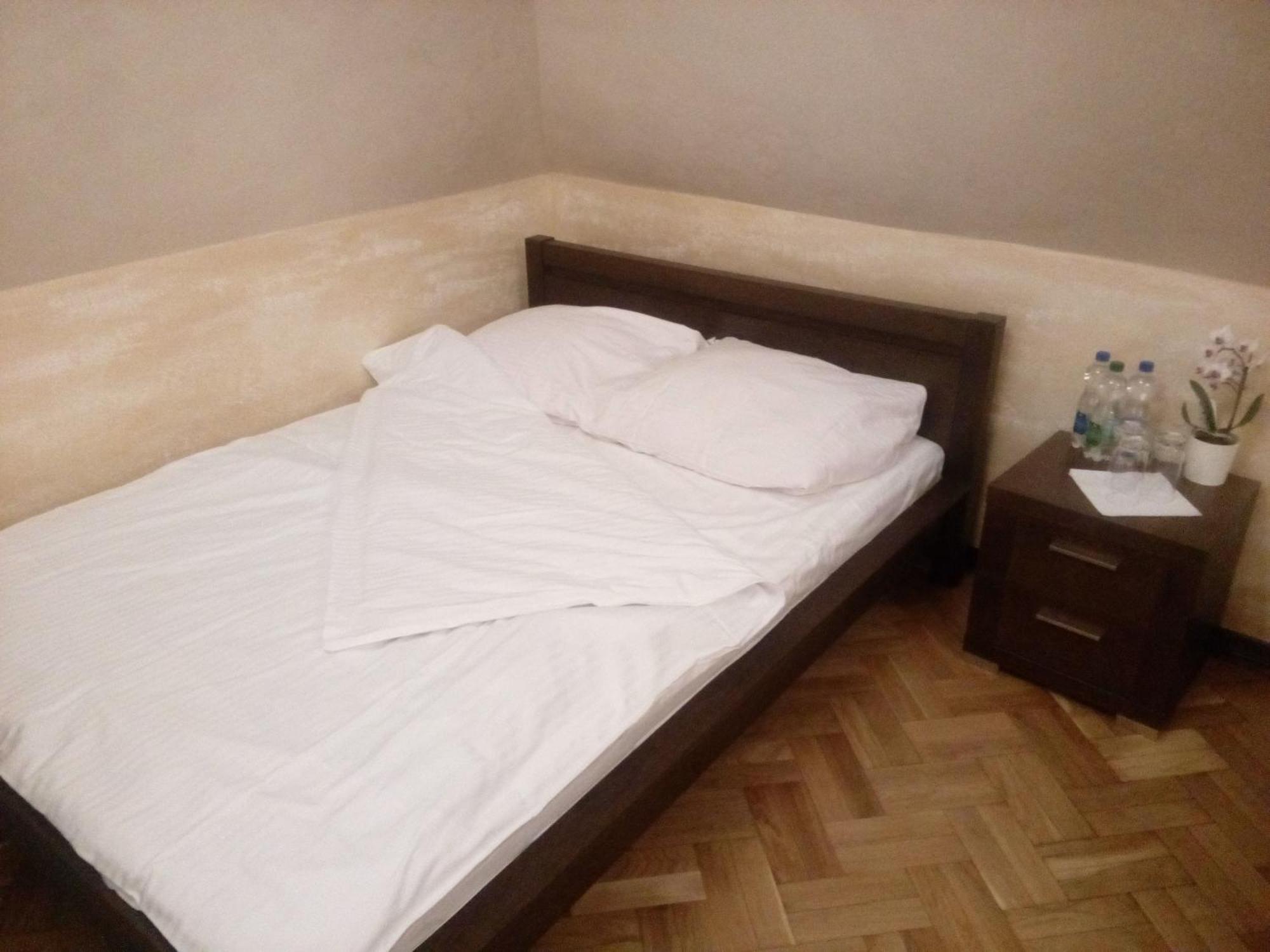 Dwor Anna Bed and Breakfast Ciecierzyn Rum bild