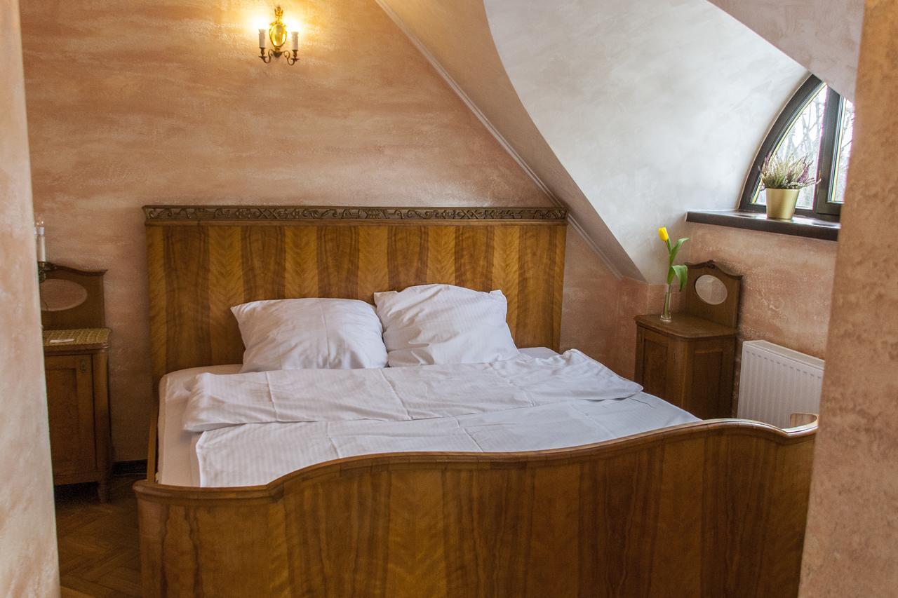 Dwor Anna Bed and Breakfast Ciecierzyn Exteriör bild