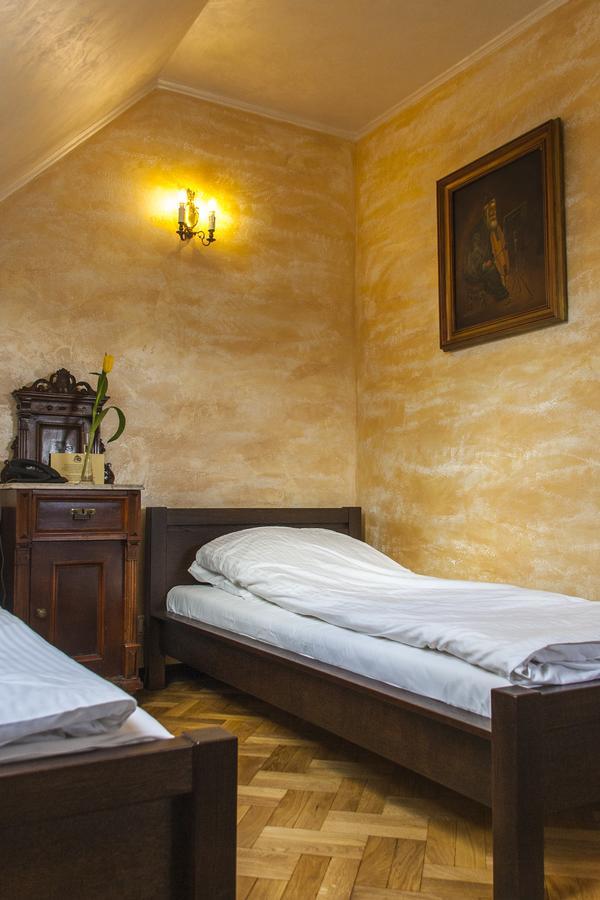 Dwor Anna Bed and Breakfast Ciecierzyn Exteriör bild
