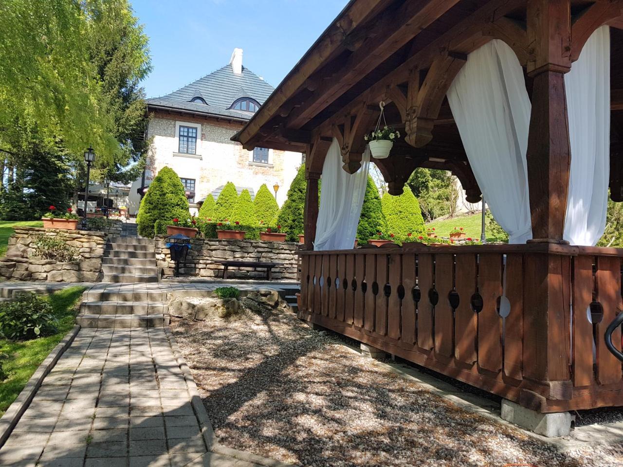 Dwor Anna Bed and Breakfast Ciecierzyn Exteriör bild
