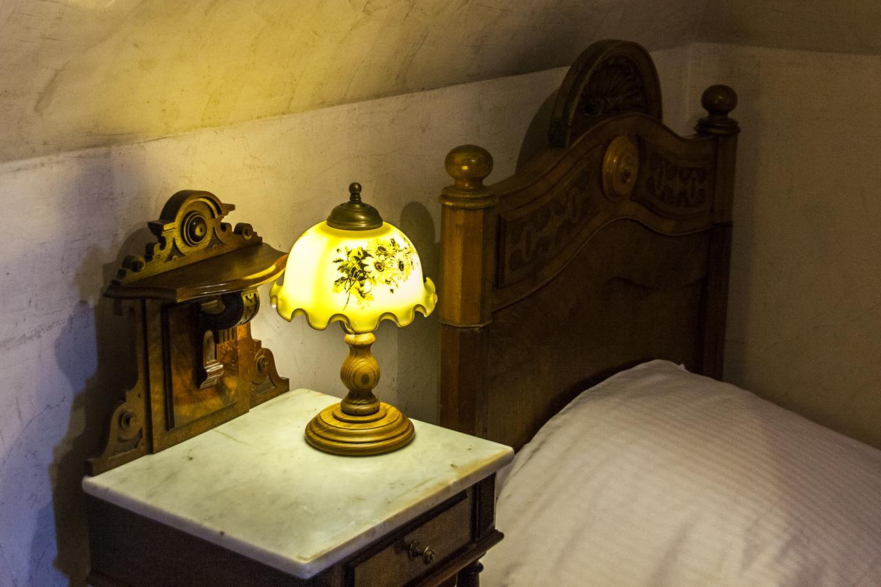 Dwor Anna Bed and Breakfast Ciecierzyn Rum bild