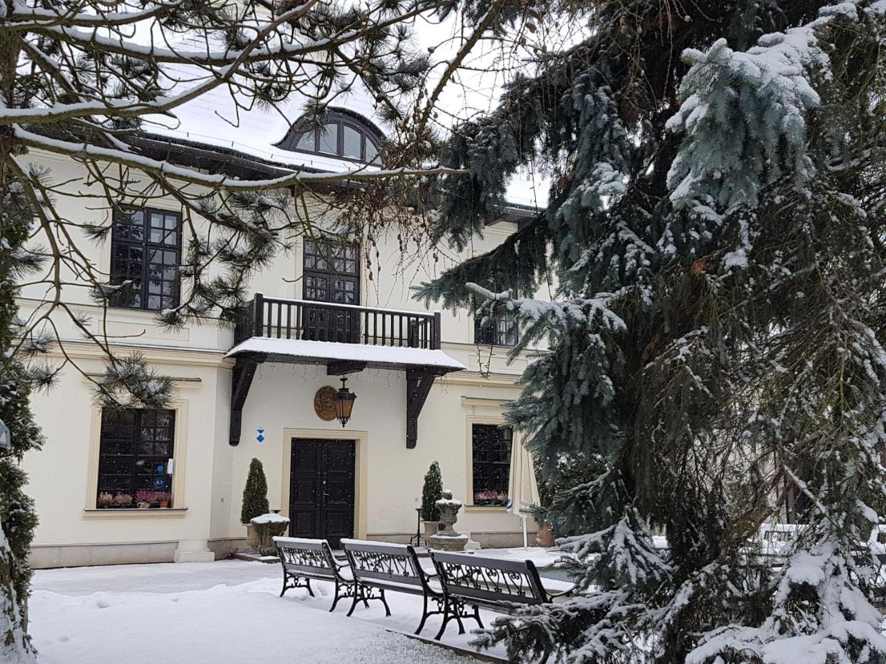 Dwor Anna Bed and Breakfast Ciecierzyn Exteriör bild
