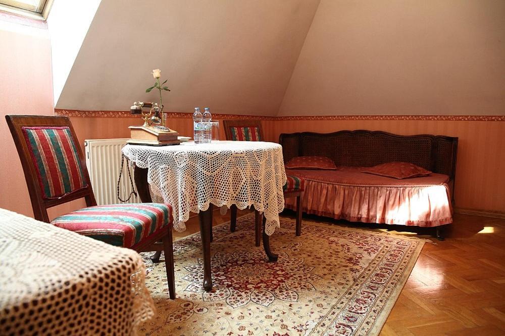 Dwor Anna Bed and Breakfast Ciecierzyn Rum bild